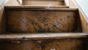 Czym pomalować schody drewniane wewnętrzne